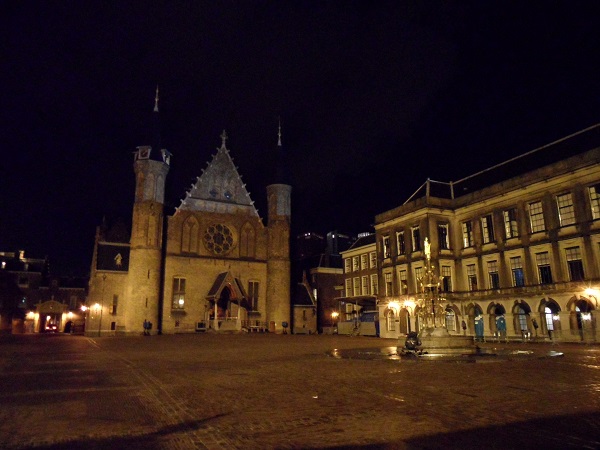 der Binnenhof in der Nacht vorm Prinsjesdag