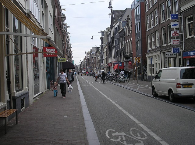 Haarlemmerstraat im Haarlemmerbuurt in Amsterdam