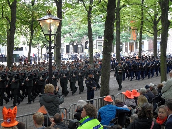 Aufmarsch der Sicherheitsleute am Prinsjesdag 2013