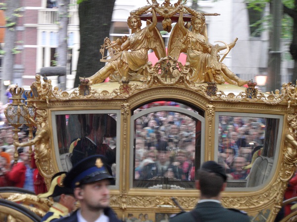 die goldene Kutsche mit König Willem-Alexander am Prinsjesdag 2013