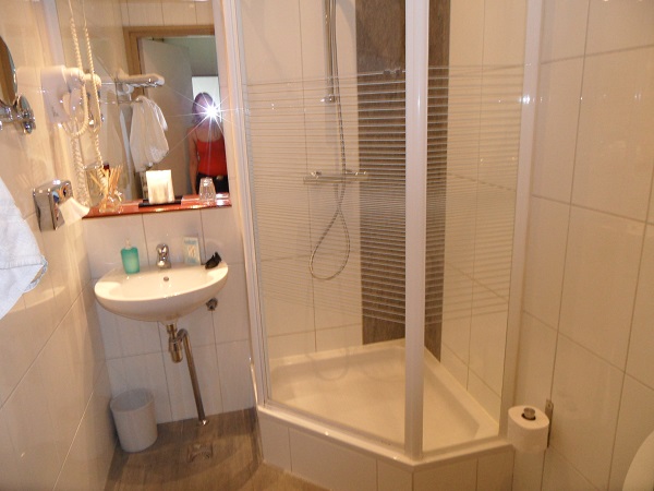 das Badezimmer im Apollo Hotel Nijmegen