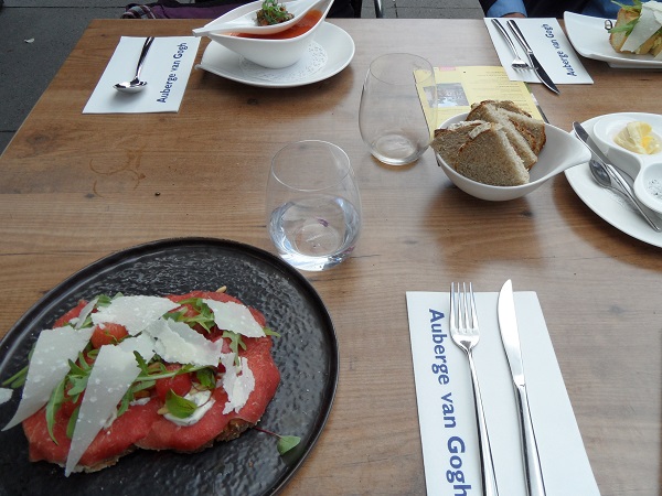 leckeres Mittagessen im Restaurant "Auberge van Gogh" in Zundert