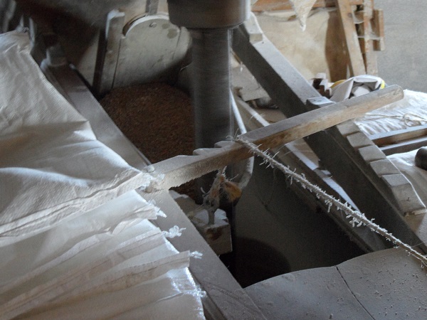 hier entsteht das Mehl in der Mühle de Roode Leeuw in Gouda
