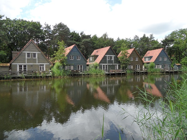 Ferienhäuser am Wasser im Efteling Bosrijk