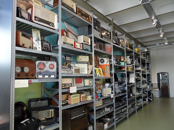 alte Radios im Museum 20.Jh
