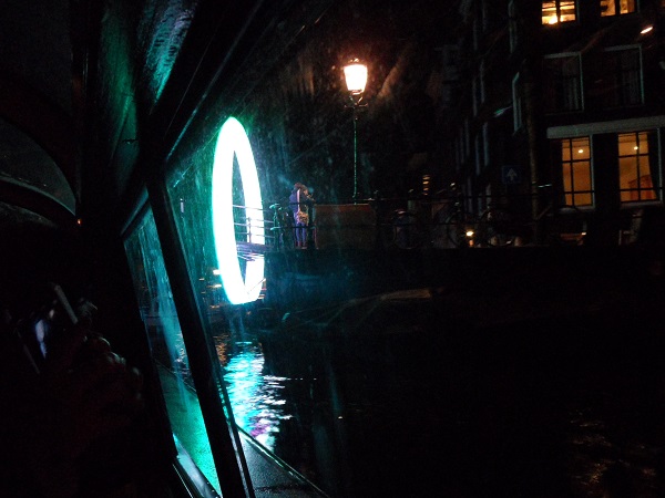 der Circle of life vom Boot aus beim Amsterdam Light