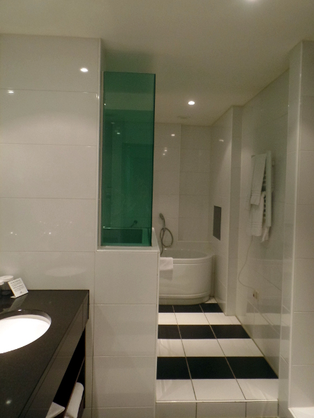 Badezimmer in der Suite des Crowne Plaza Maastricht