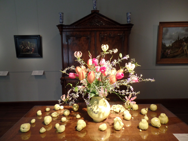 die Vase wirkt wie ein eigenes Gemälde im Frans Hals Museum